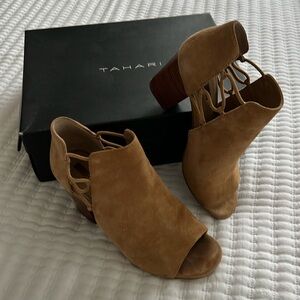 Tahari 3 inch heeled shoes
